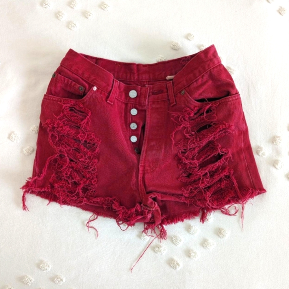 COPY - Vintage red Levi ripped shorts